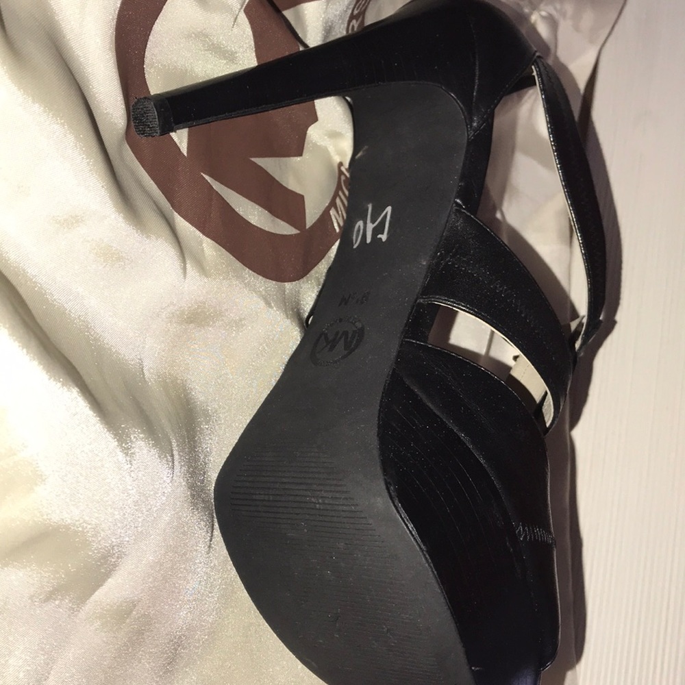 Michael kors heels - Picture 3 of 3